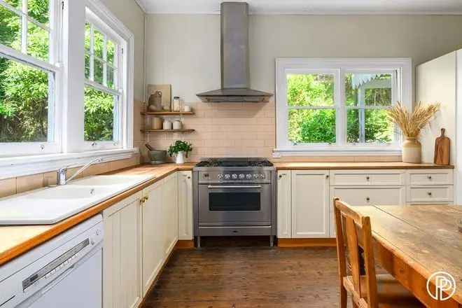 Warburton Victorian Weatherboard Home with Mountain Views