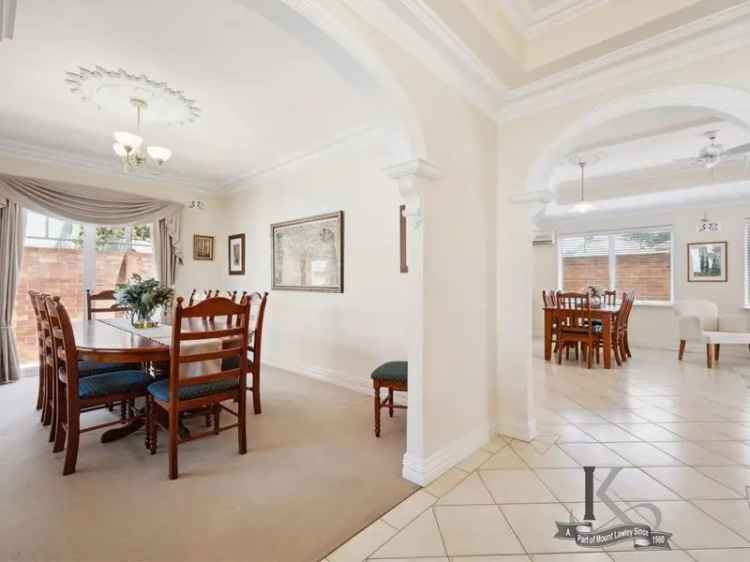 Spacious 4 Bed 3 Bath Mount Lawley Home - Modern Craftsman Built