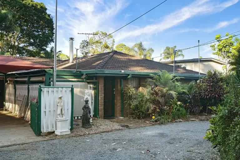 Buy House in Slacks Creek with Family Living and Development Potential