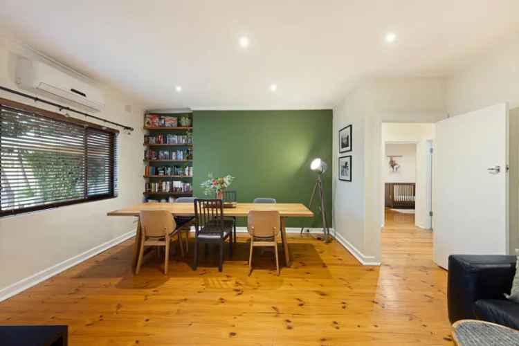 Updated Netley Home Low Maintenance Living Modern Kitchen 2 Bedrooms Studio