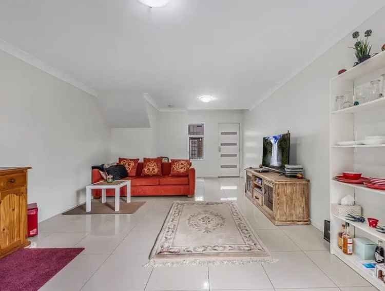 Large Three Bedroom Townhouse in Kallangur