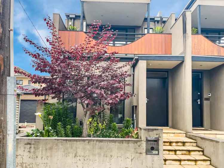 Modern Townhouse in Kensington - Low Maintenance City Fringe Living