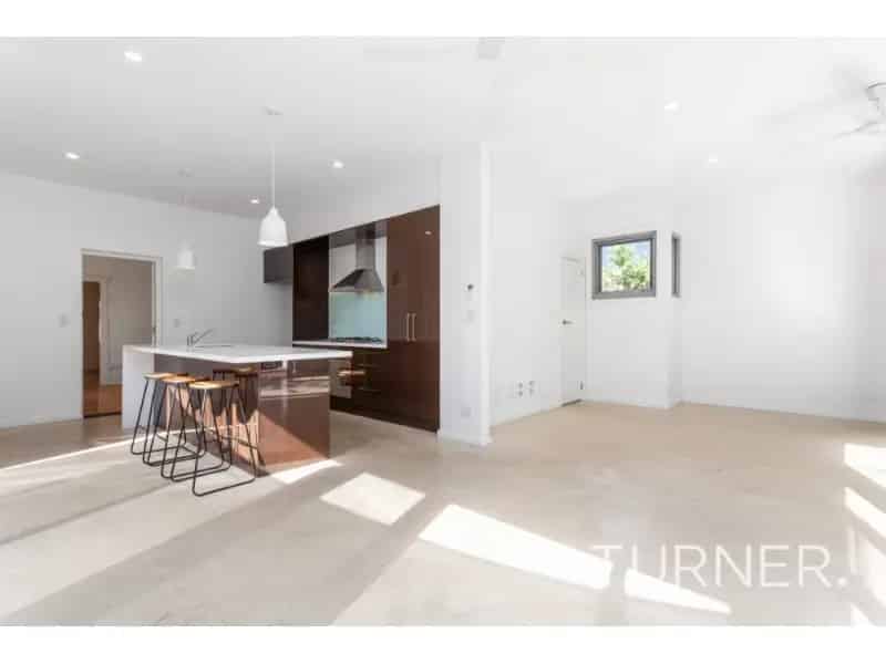 Family Bungalow In A Great Location.