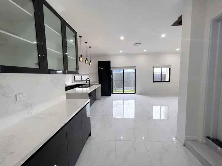 5 Bedroom House for Lease in Oran Park