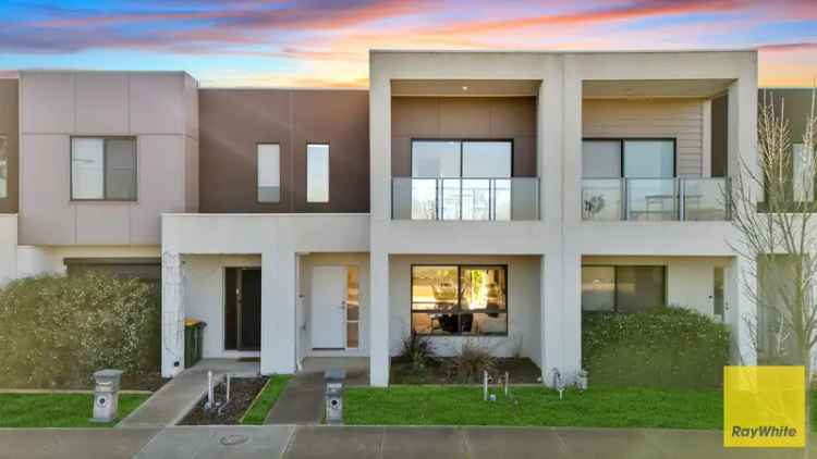 Double Story Townhouse In The Harpley Estate!!