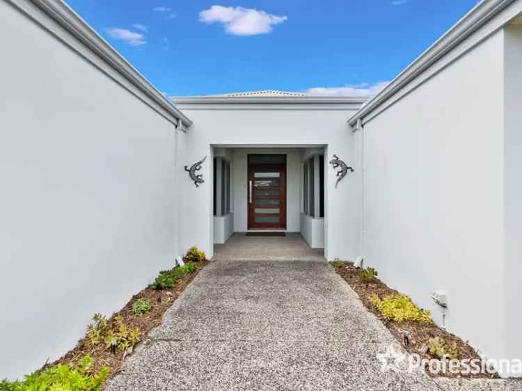 Family Home in The Vines with Pool and Workshop