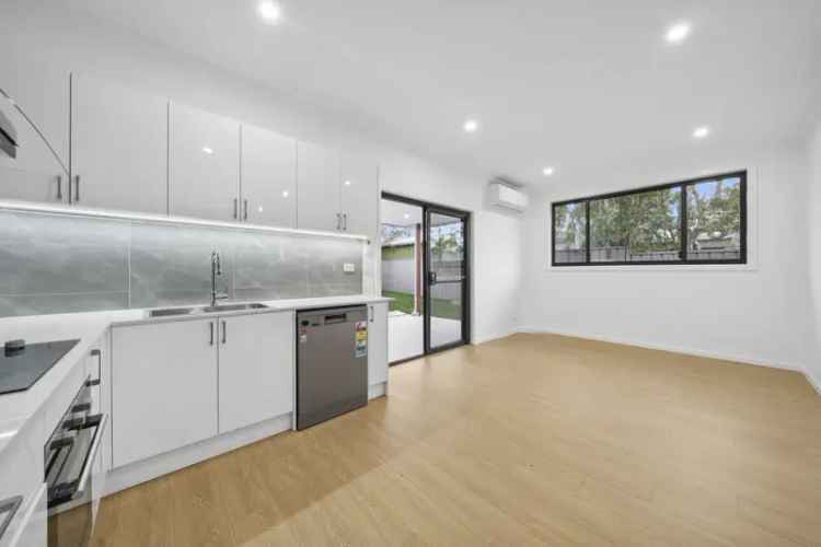 2 Bed House Kariong NSW - Modern Kitchen & Bathroom