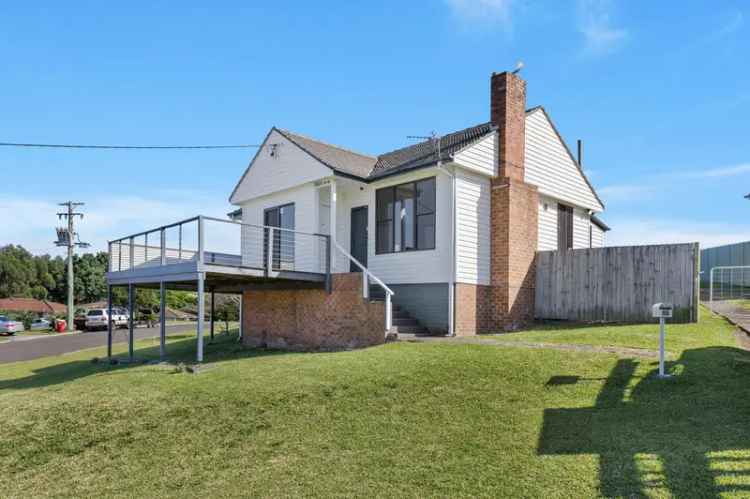 For Lease Beautifully Renovated Home with Lake Views in Warrawong