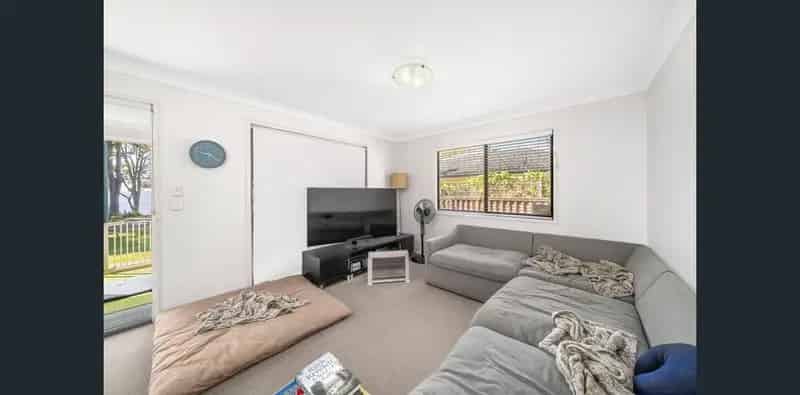 Buy Coastal Cottage 3 Bedroom Waterfront Home Deception Bay