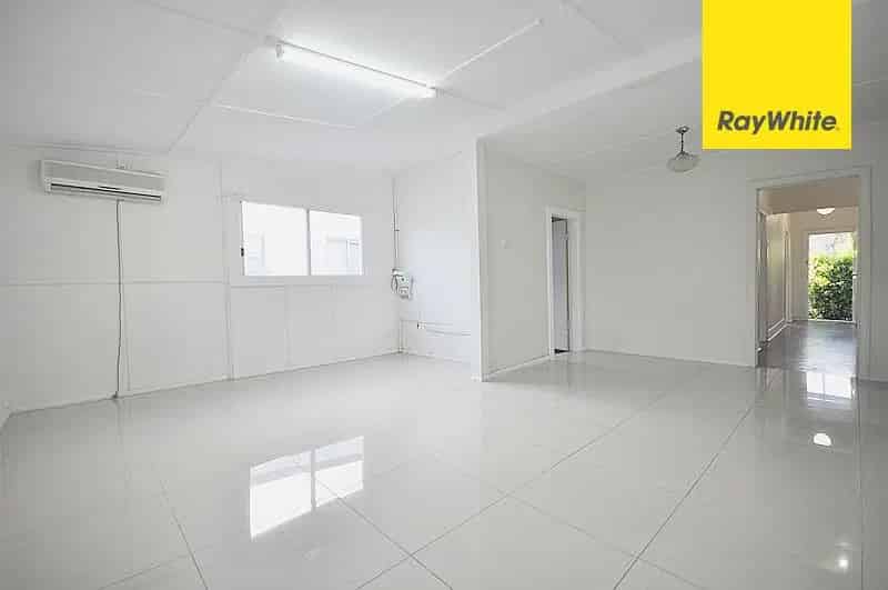 FOUR BEDROOM FAMILY HOME IN PRIME LOCATION