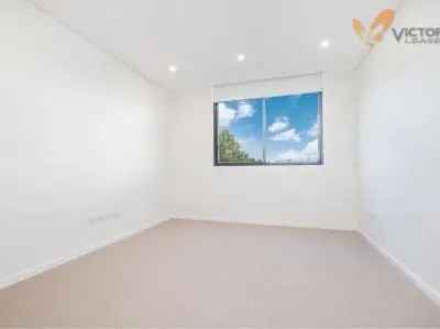 Spacious 2-Bedroom Apartment 303m2 Sydney Garden Views