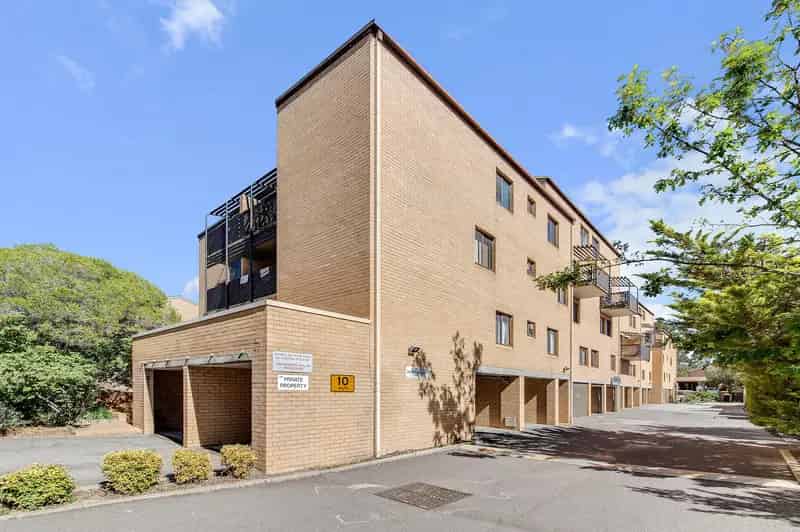 Rent modern 2-bedroom apartment in central Belconnen with great features