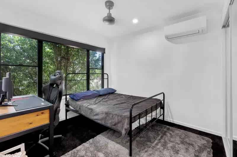 Fresh, Modern & Move-In Ready in Glenella