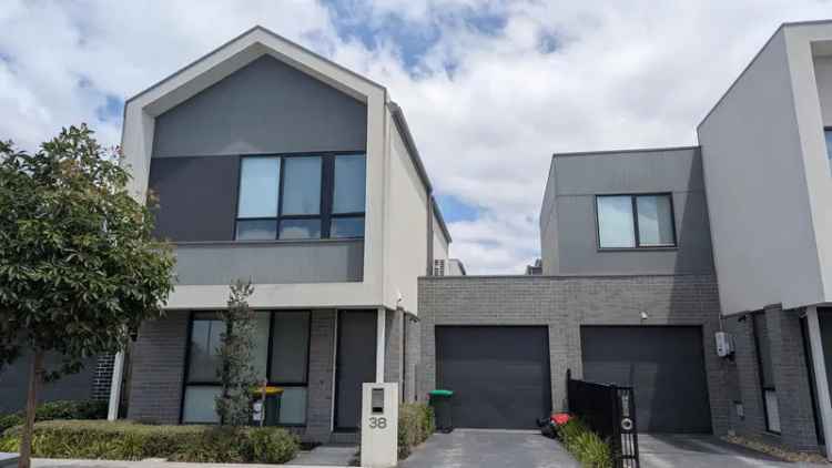 Modern 3-Bedroom Townhouse near St Albans Station