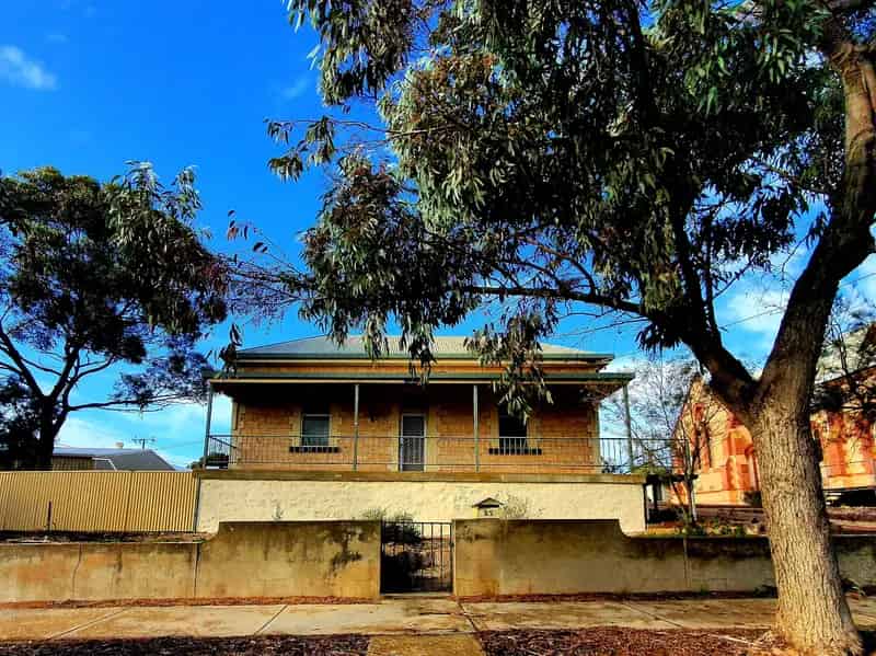 Character Stone Home - 300 metres from the Beach