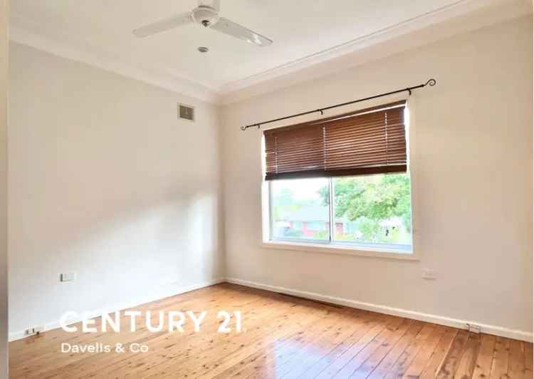 4 Bed Family Home Blacktown with Air Con and Garage