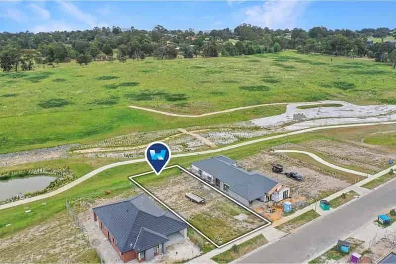 Buy Land in Brookfield Lakes with Scenic Views and Ideal Location