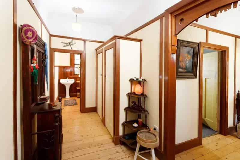 Classic California Bungalow in an Excellent Central Location!