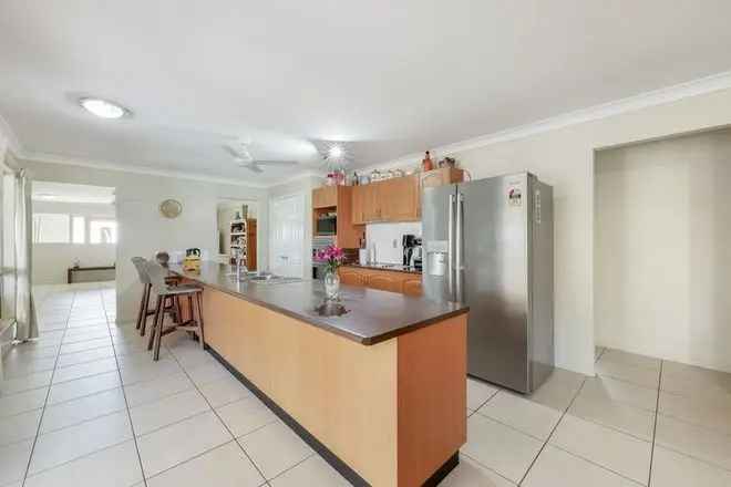 Family Home near Kepnock High School and Shopping Centre