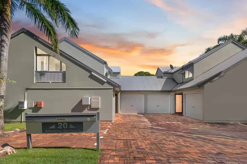 Stylish Townhouse in Prime Lifestyle Location