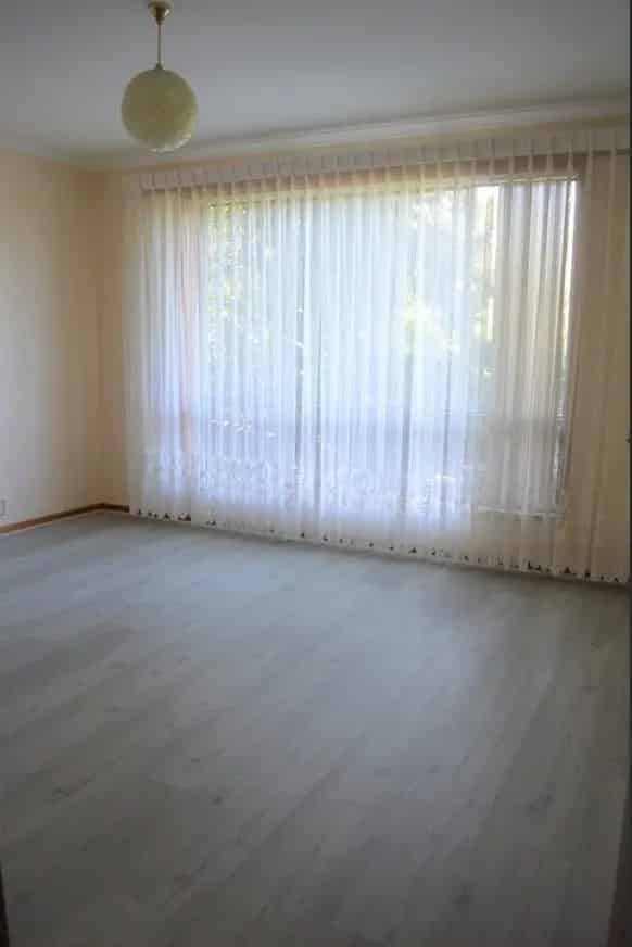 Charming 4 bedroom 2 Bathroom Family Home with Gardener