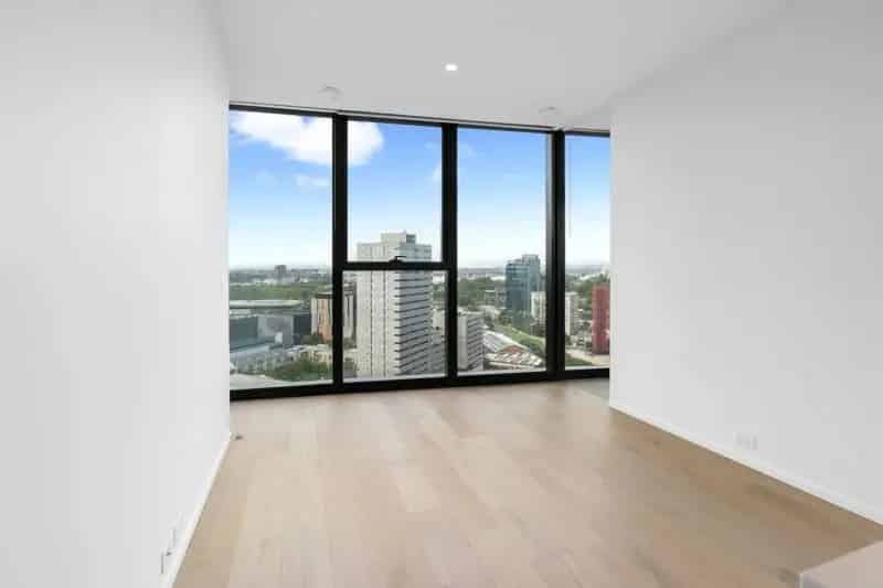 Rent Spacious 2 Rooms Apartment in Melbourne with Stunning City Views
