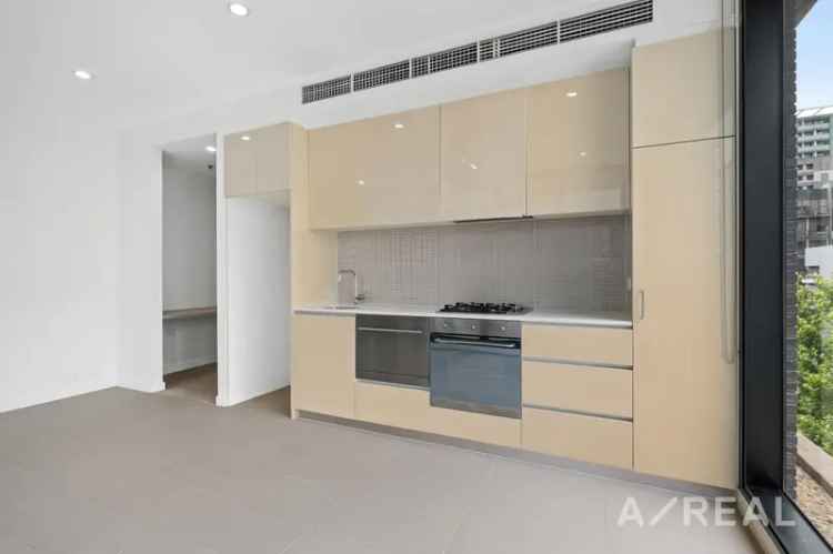 Rent Spacious 2 Rooms Apartment in Melbourne with Stunning City Views