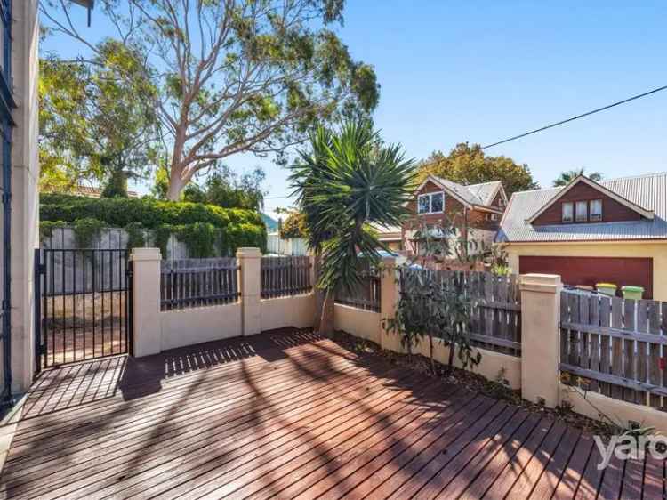 South Fremantle Rammed Earth Home 3 Bed 1 Bath