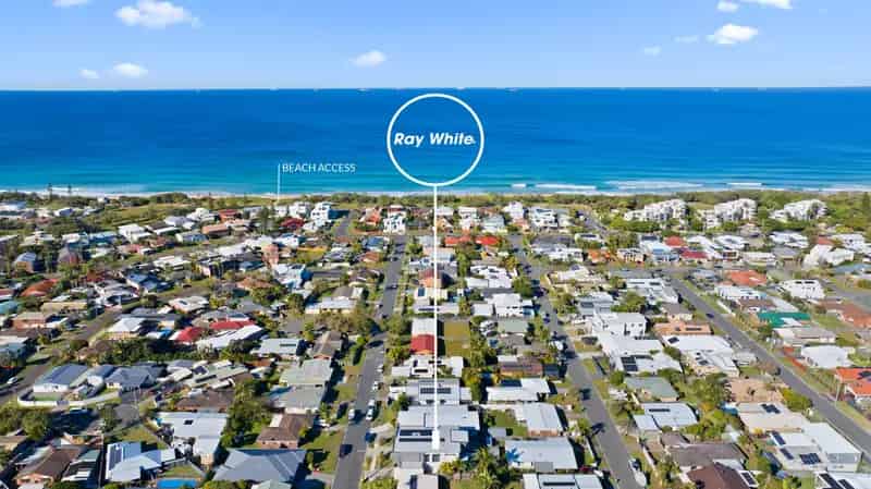Chic Beachside Residence! Get in Quick!