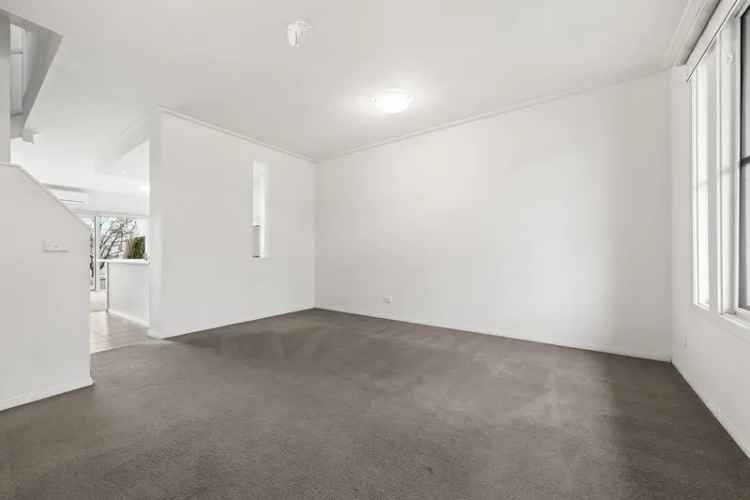 Spacious 3 Bedroom Townhouse near Kensington