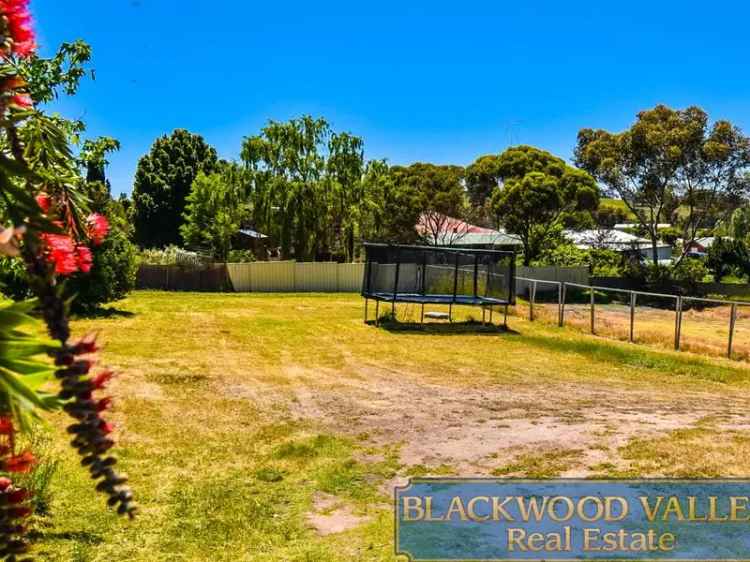 880 Sqm Build Ready Land in Boyup Brook