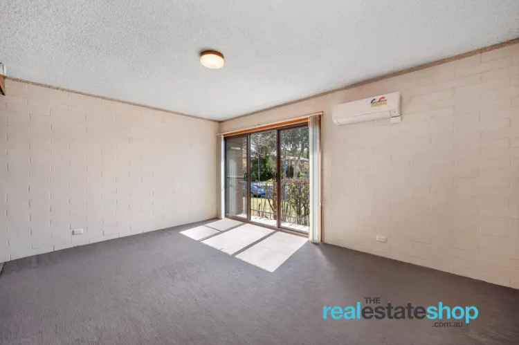 1 Bedroom Apartment in Scullin - Quiet Complex - Close to Shops