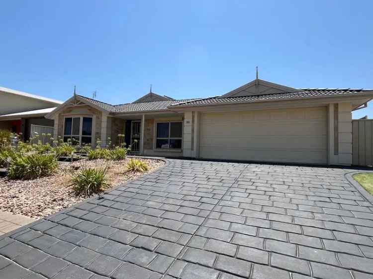 Beachfront Family Home - 4 Beds, Large Shed, Solar Power