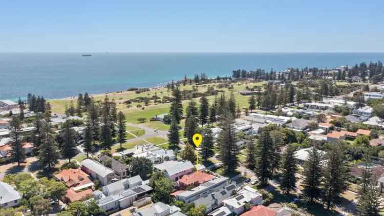 Cottesloe Beach House: 4 Bed, 3 Bath Federation Home