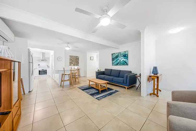 Family Home Mooloolaba 3 Bed 1 Bath Spacious Backyard Close Schools