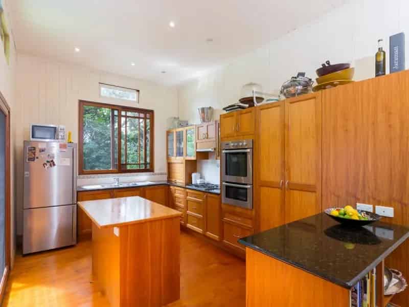 Great Location, Great Value & Close To Schools And Walk To Coles..!