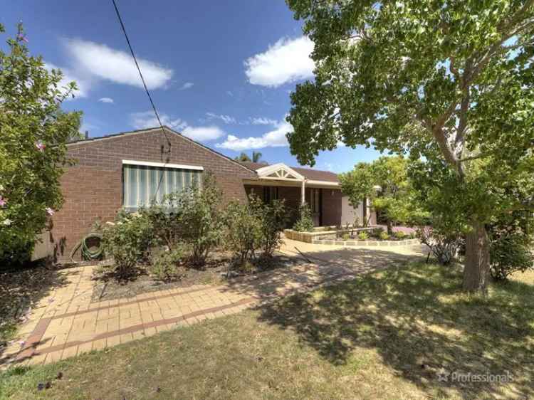 5 Bedroom Family Home with Ducted A/C and Enclosed Yard