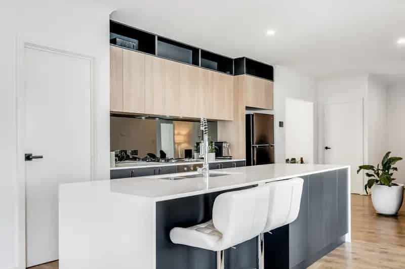 4 BEDROOM HOME CLOSE TO THE CBD AND THE SEA - 6 MONTH LEASE