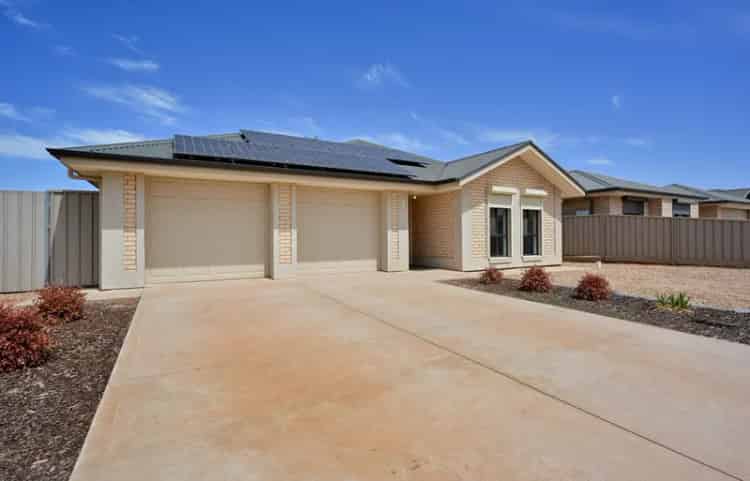 Modern Living - Stylish 4-Bedroom Home in Ocean Eyre