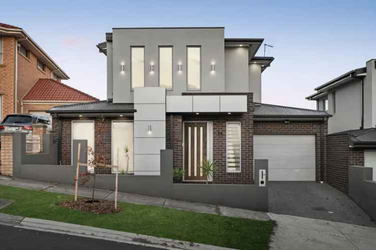 Ultra Modern Living in Shannon Rise