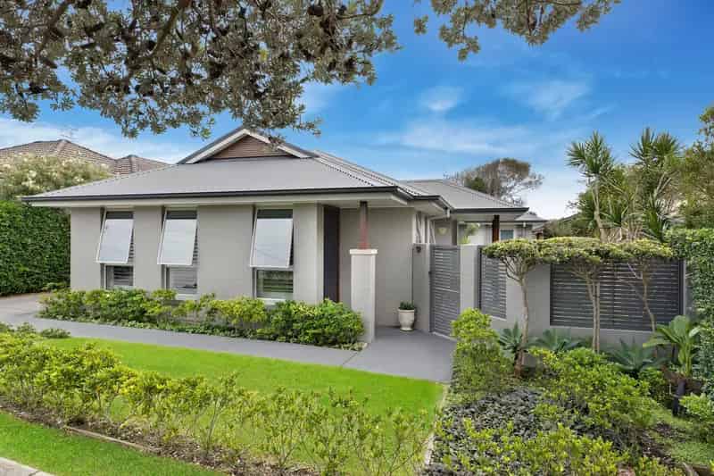 Luxury Beachside Torrens Title Duplex - Walk to the Beach and Cafes
