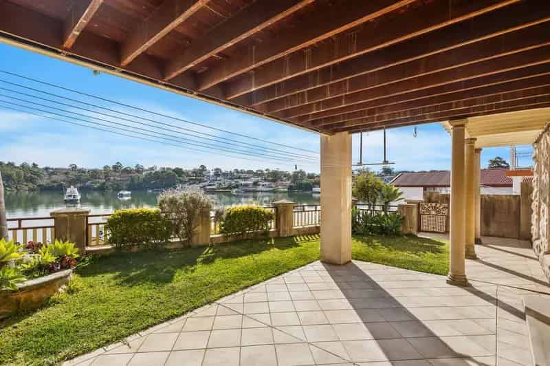 Lease House in Blakehurst with Stunning River Views and Pontoon