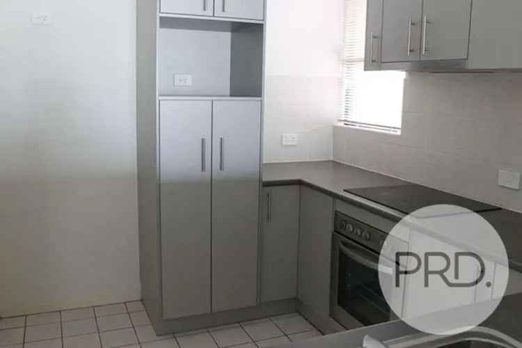 Modern 2 Bedroom Unit with Park nearby!