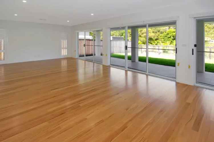 4 Bed Home Near Sapphire Beach - Coffs Harbour