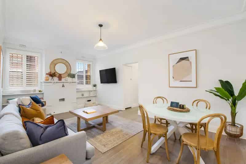 Charming 92sqm Art Deco Apartment Enjoying Leafy Outlook