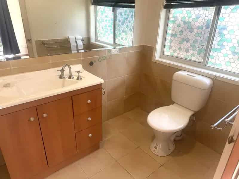 Spacious Family Living in Prime Helensvale Location