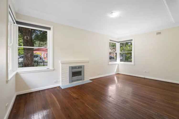 Delightful 3-bedroom home in central parkside position