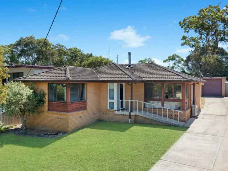 Fantastic single level brick and tile home set on a 666sqm block