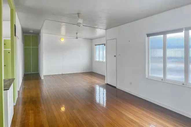 Spacious 2-Bedroom Top Floor City Unit with Enclosed Patio