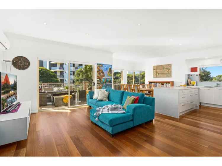 Modern 3-Bedroom Apartment In Prime Wollongong Location - A Must-See!